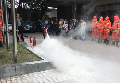 1517626561582261.jpg 消防演習(xí)-7.jpg